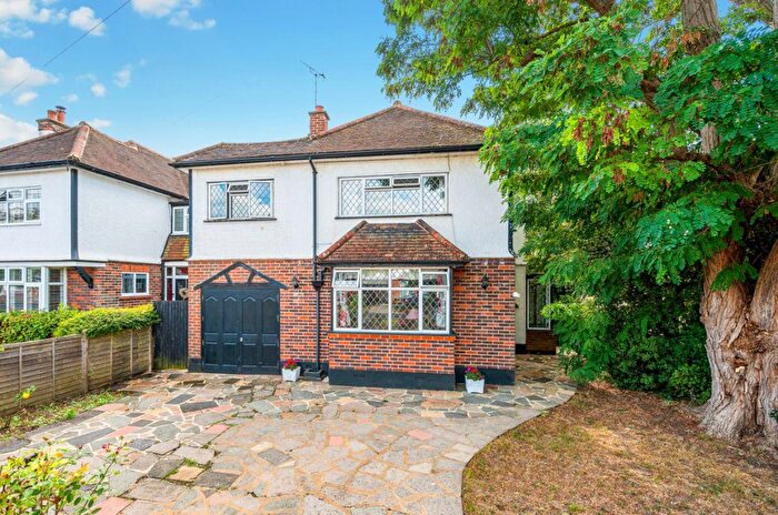 4 Bedroom Detached House For Sale In Rutherwyke Close, Stoneleigh, KT17