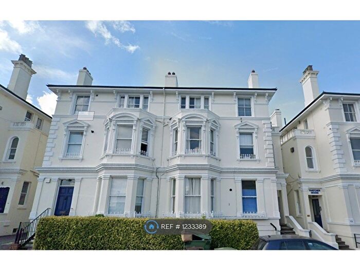 2 Bedroom Flat To Rent In Mount Ephraim, Tunbridge Wells, TN4