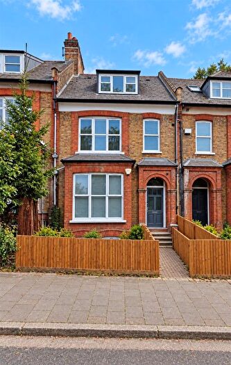 Studio To Rent In Hawkwood Mount, London, E5
