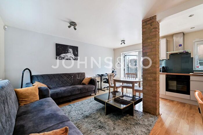 2 Bedroom Semi-Detached House To Rent In St. Michaels Close, London, E16