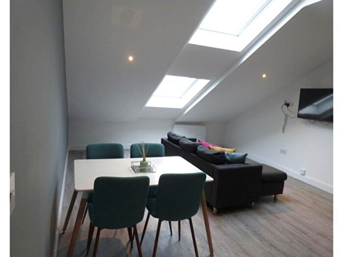 4 Bedroom Apartment To Rent In - Aughton Street, Ormskirk, L39