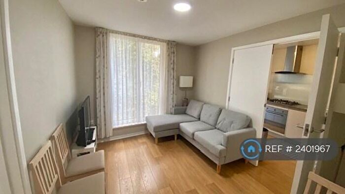 4 Bedroom Flat To Rent In Seven Sisters Road, London, N4