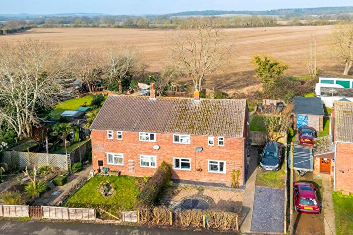 3 Bedroom Semi-Detached House For Sale In Grange Road, Bearley, CV37
