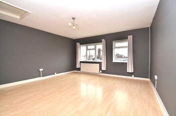 1 Bedroom Flat To Rent In Cherry Tree Lane, Rainham, RM13