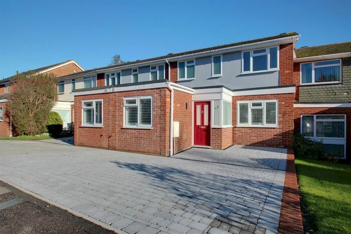 4 Bedroom Terraced House To Rent In Langley Crescent, Kings Langley, WD4