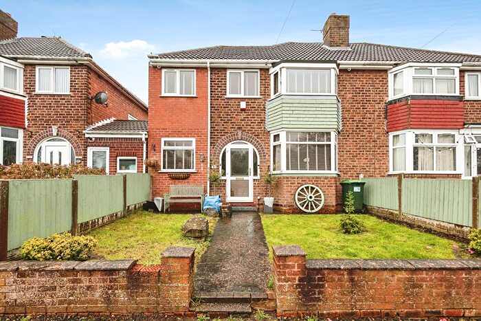 3 Bedroom Semi Detached House For Sale In Stony Lane, Smethwick, West Midlands, B67