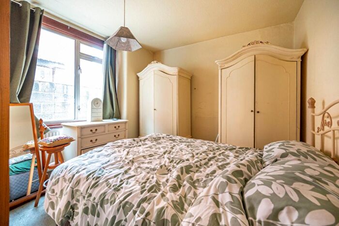 1 Bedroom Flat For Sale In Westerham Road, Walthamstow, Leyton, E10