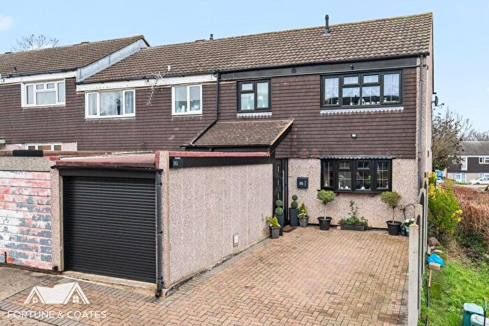 3 Bedroom End Of Terrace House For Sale In Tithelands, Harlow, CM19