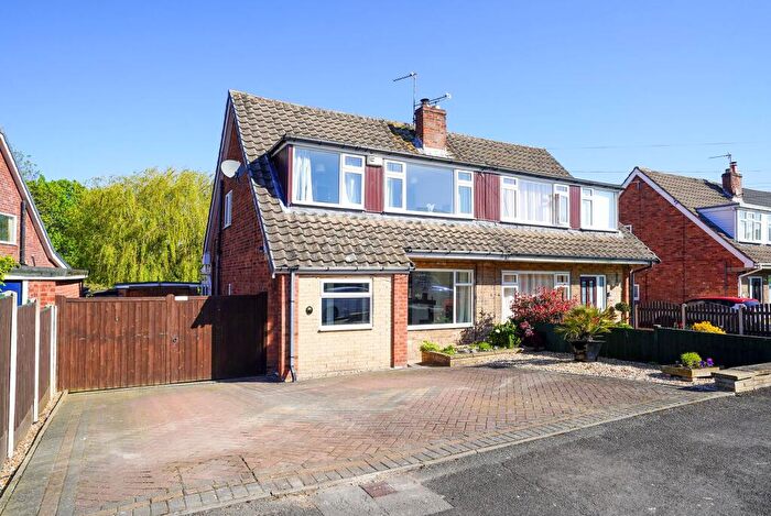 3 Bedroom Semi-Detached House For Sale In Northlands, Harthill, S26