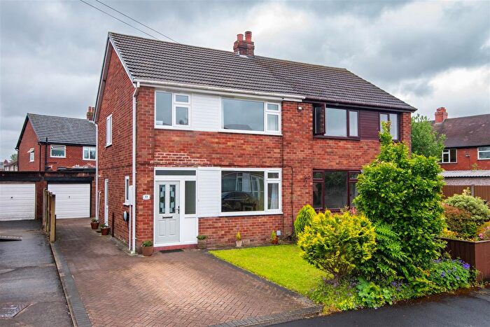 3 Bedroom Semi-Detached House For Sale In Elswick Road, Leyland, PR25