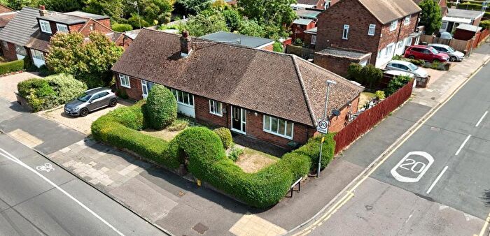 4 Bedroom Semi-Detached Bungalow For Sale In Leagrave High Street, Luton, LU4