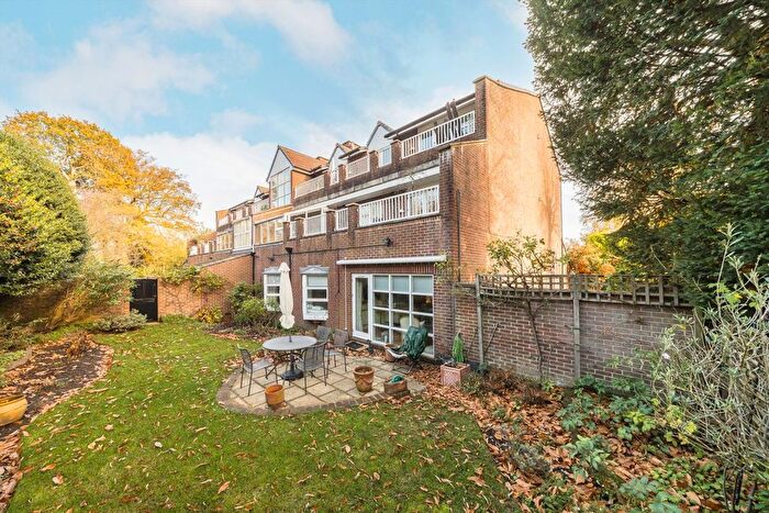 2 Bedroom Flat For Sale In Somerset Road, Wimbledon, SW19