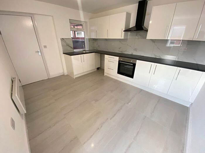 2 Bedroom Flat To Rent In Nottingham Road, Ilkeston, DE7