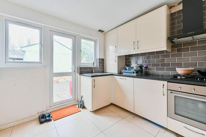 6 Bedroom End Of Terrace House To Rent In Manor Farm Road, Alperton, Wembley, HA0