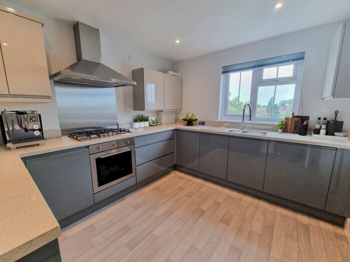 2 Bedroom Flat To Rent In High Street, Dymchurch, TN29