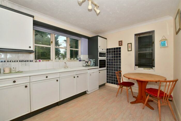 4 Bedroom Detached House For Sale In Postmill Close, Croydon, Surrey, CR0