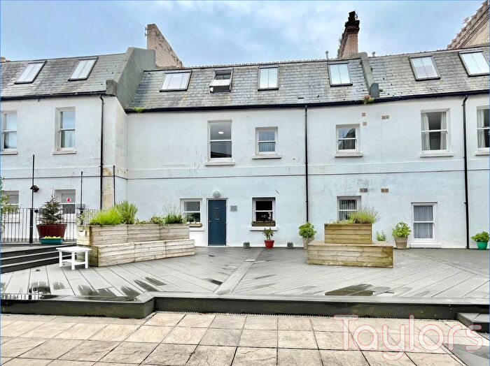 2 Bedroom Flat For Sale In Bishops Place, Paignton, TQ3