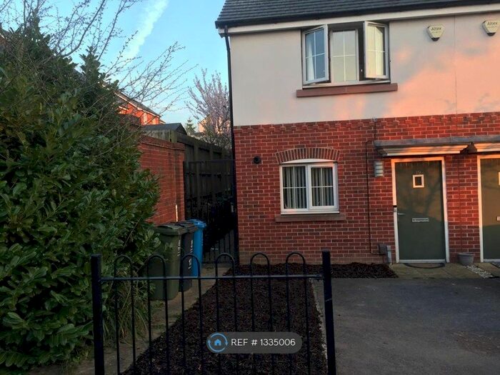 2 Bedroom End Of Terrace House To Rent In Union Street, Chadderton, Oldham, OL9