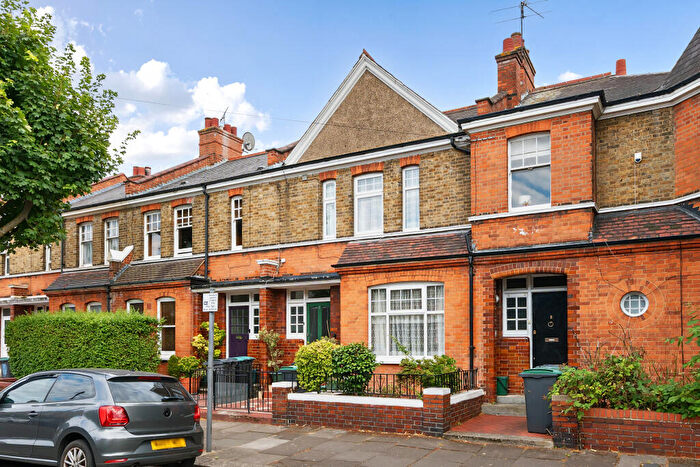 3 Bedroom House For Sale In Hewitt Avenue, London, N22