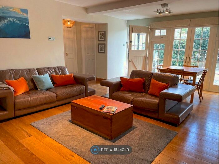 2 Bedroom Flat To Rent In Lake Street, Dartmouth, TQ6