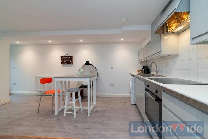 2 Bedroom Flat To Rent In Crossford Street, London, SW9