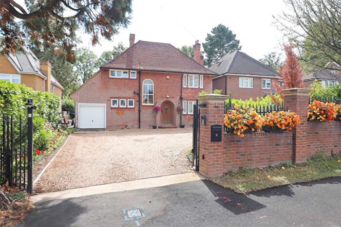 4 Bedroom Detached House For Sale In Warren Road, Ickenham, UB10