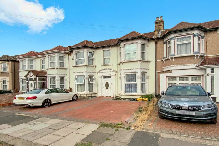 1 Bedroom Flat To Rent In Grosvenor Road, Ilford, IG1
