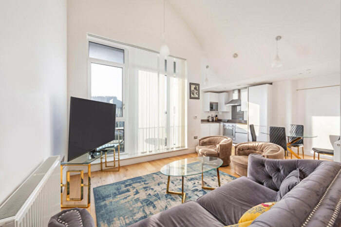 2 Bedroom Flat To Rent In Caxton Street North, Canary Wharf, E16