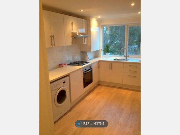 3 Bedroom Terraced House To Rent In Waverley Road, Reading, RG30