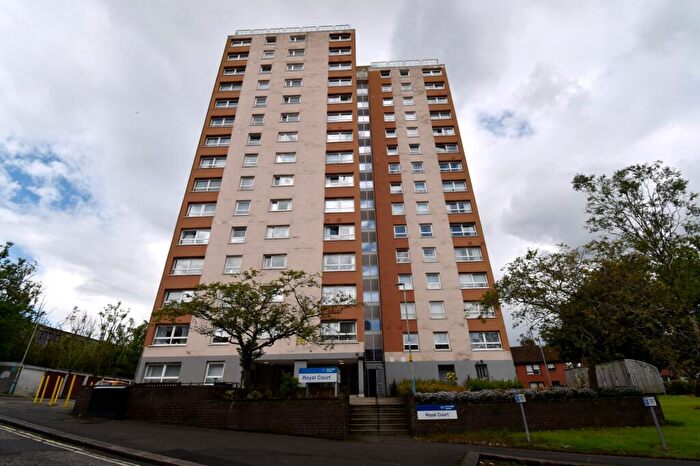 2 Bedroom Flat For Sale In Royal Court, Greenock, PA15