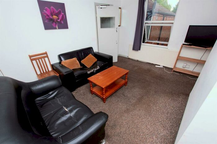 4 Bedroom House To Rent In Raddlebarn Road, Birmingham, B29