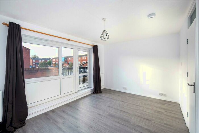 3 Bedroom End Of Terrace House To Rent In Ambleside Close, Hackney, London, E9