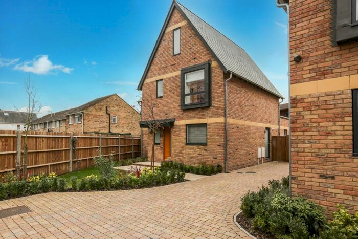 3 Bedroom Detached House To Rent In Furlong Road Bourne End, SL8