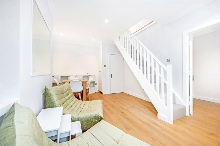 2 Bedroom Flat To Rent In Harwood Road, London, SW6
