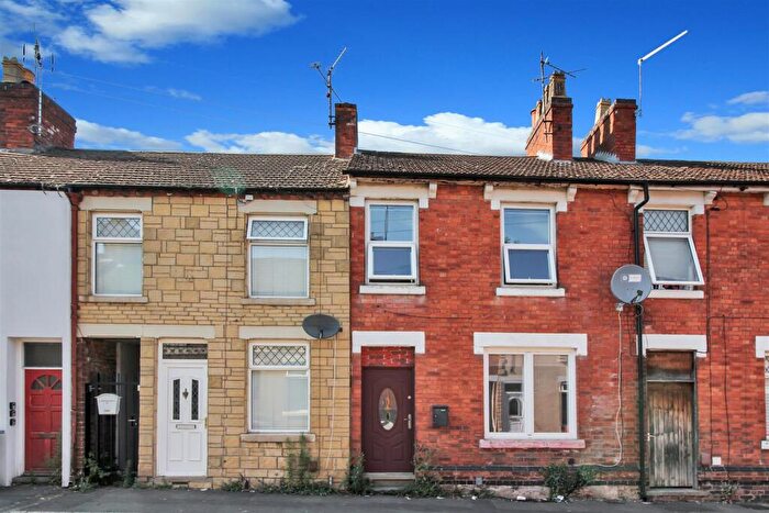 3 Bedroom Terraced House To Rent In , Princes Street, Kettering, NN16