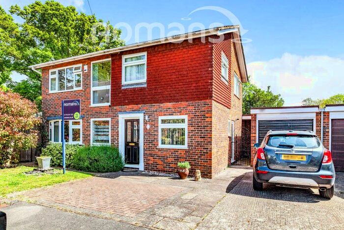 4 Bedroom Detached House To Rent In Addington Close, SL4