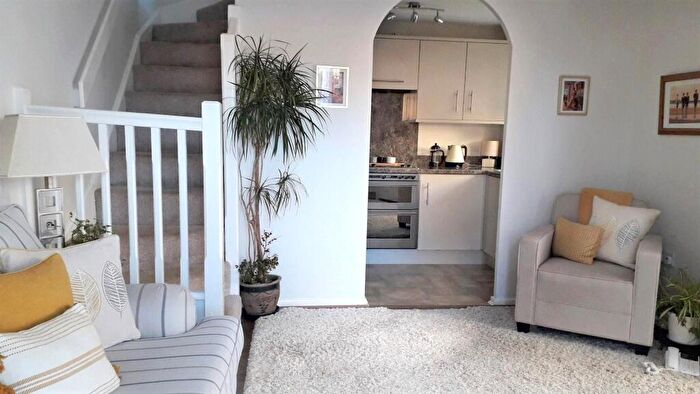 1 Bedroom End Of Terrace House For Sale In Avocet Way, Bicester, OX26
