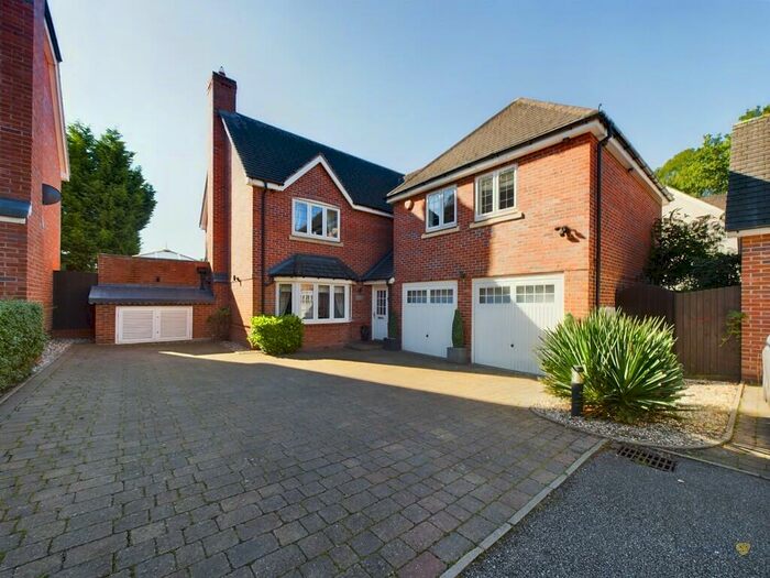 4 Bedroom Detached House For Sale In Sutton Road, Mile Oak, B78