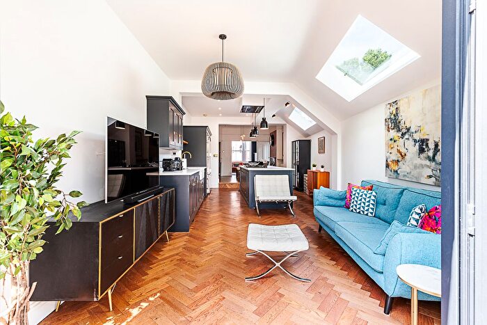 4 Bedroom Town House To Rent In Kinsale Road, London, SE15