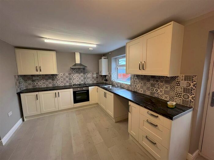 2 Bedroom Property To Rent In Derby Road, Burton On Trent, DE14