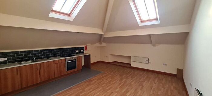 1 Bedroom Flat To Rent In Dewsbury Road, Beeston, Leeds, LS11