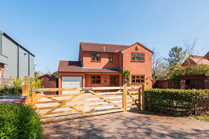 4 Bedroom Detached House For Sale In Lower Broadheath, Worcester, Worcestershire, WR2
