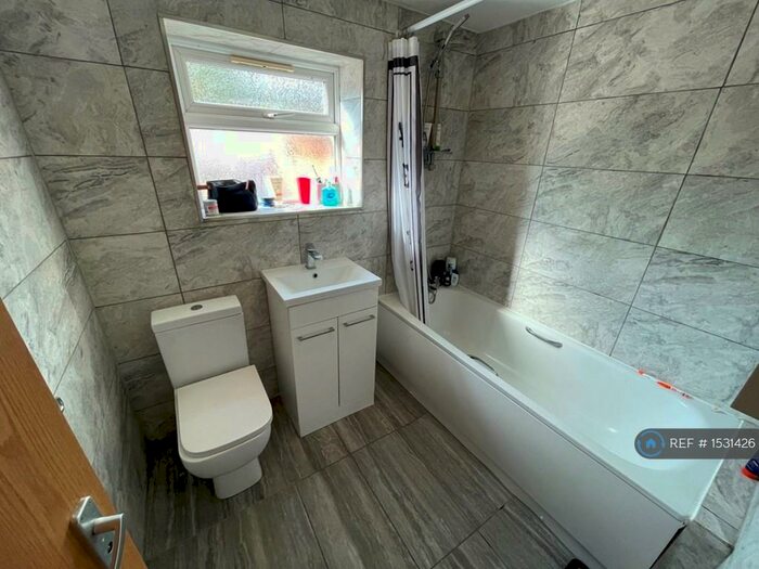 6 Bedroom Terraced House To Rent In De Beauvoir Road, Reading, RG1