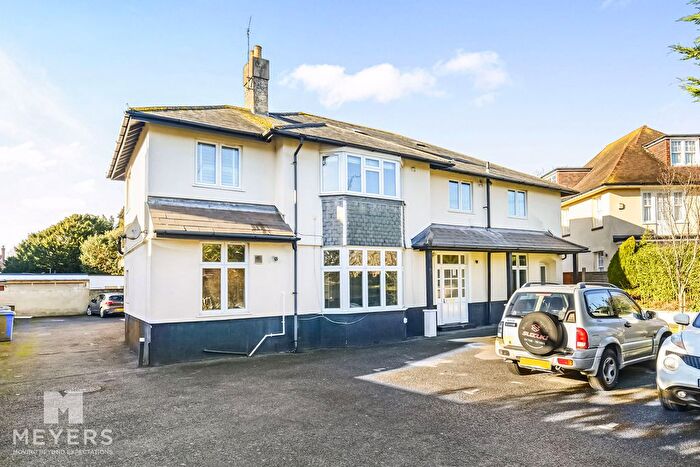 2 Bedroom Flat To Rent In Wilfred Road, Bournemouth, BH5