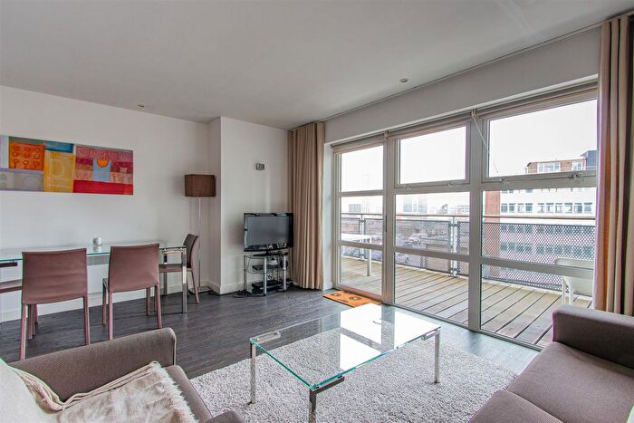 2 Bedroom Flat To Rent In Park View, City Centre, Cardiff, CF10