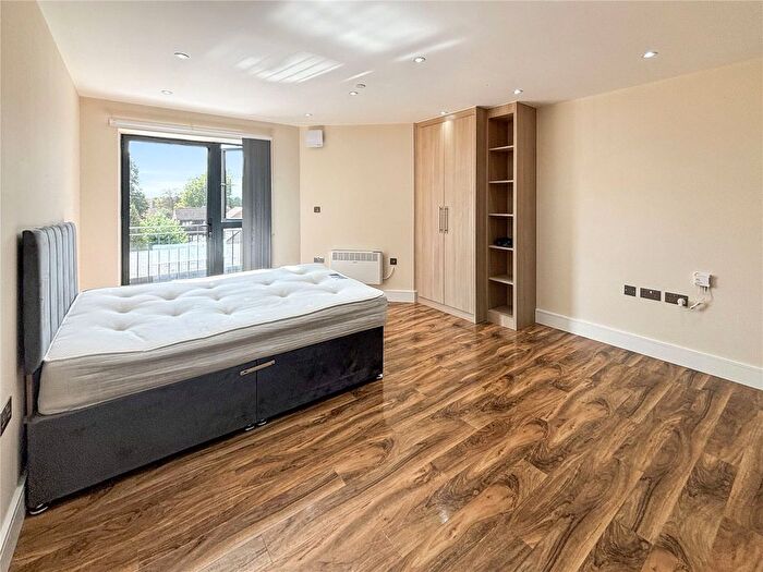 1 Bedroom Flat To Rent In Church Street, Slough, Berkshire, SL1