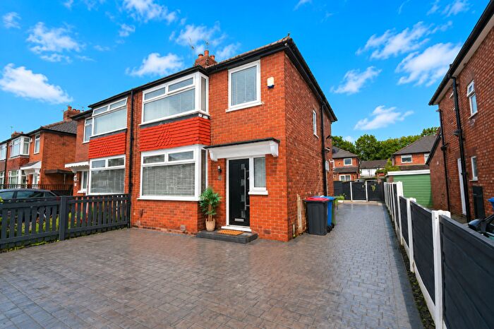 3 Bedroom Semi-Detached House For Sale In Gillingham Road, Eccles, M30