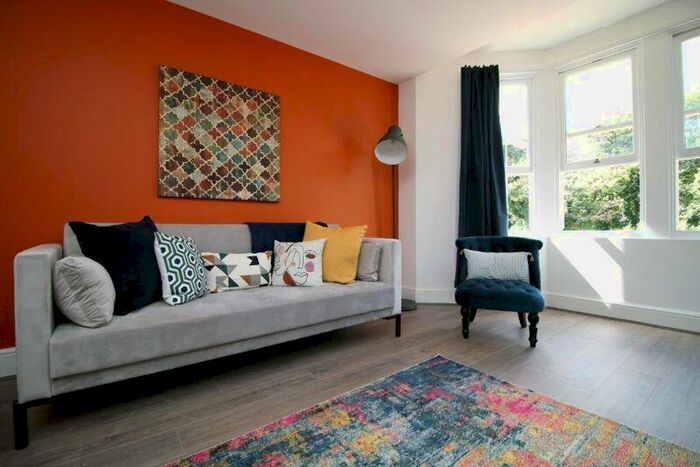 3 Bedroom Detached House To Rent In North Road Flat, CF10