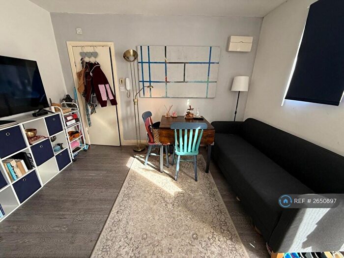 1 Bedroom Flat To Rent In Blenheim Gardens, Wallington, SM6