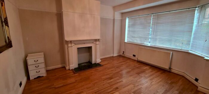 2 Bedroom Flat To Rent In Firs Lane, Winchmore Hill, N21